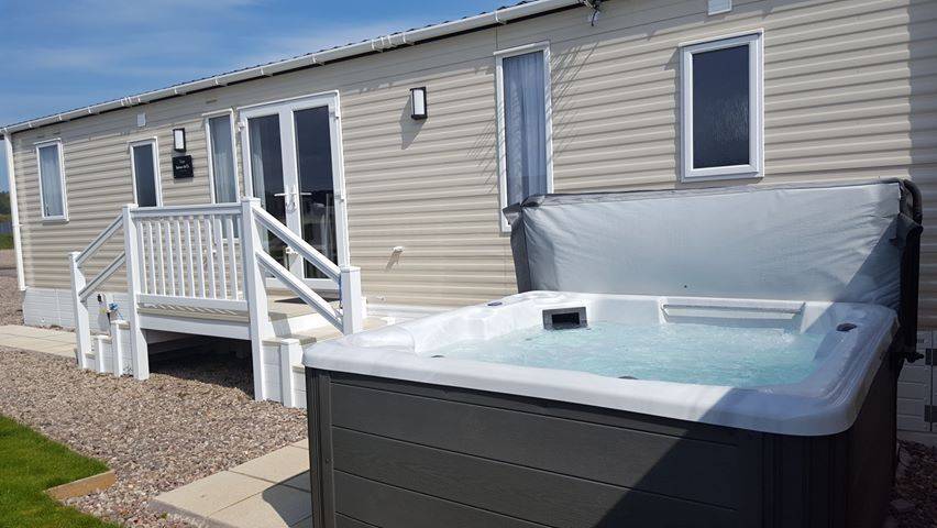 Caravan_WHT_Kieran_Gibbons_2ab9d9b086.jpg
