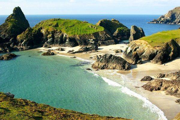 Cornwall Coast Path, South East England.jpg