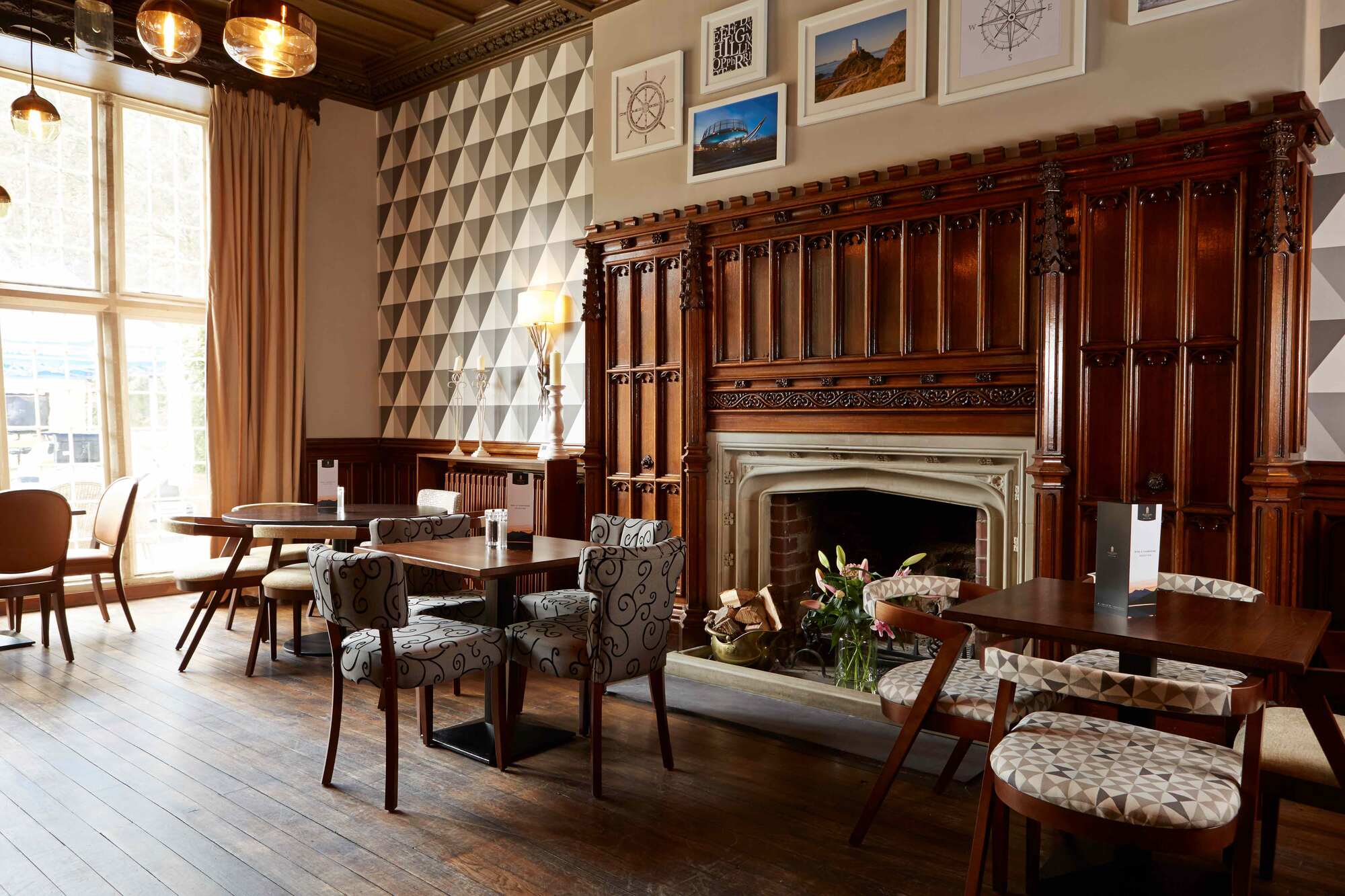 Plas_Coch_Facilities_Manor_Bar_01_cbc9bc4a44.jpg