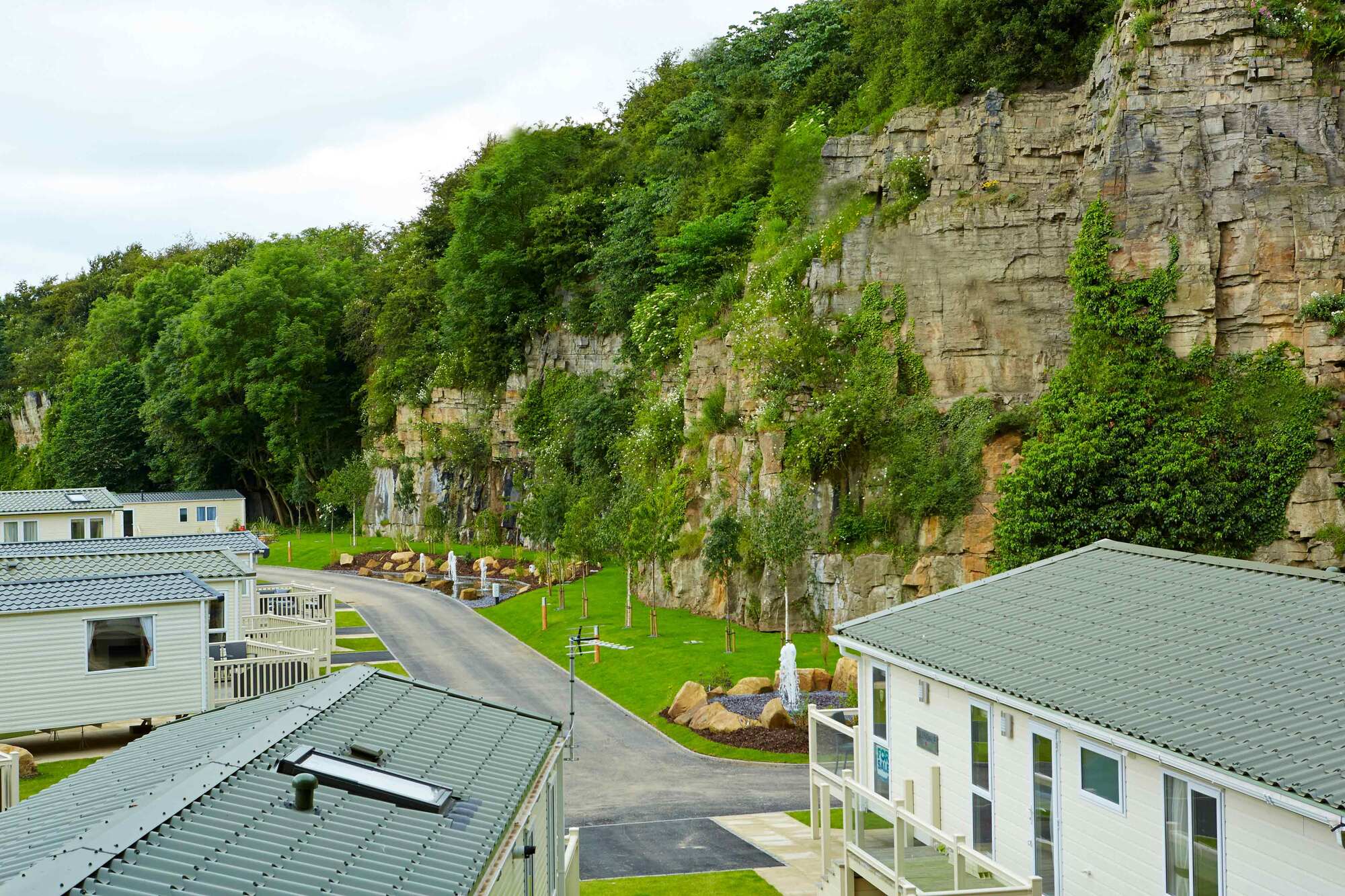 Yorkshire_Dales_Scenery_Quarry_1_40bab8efd7.jpg