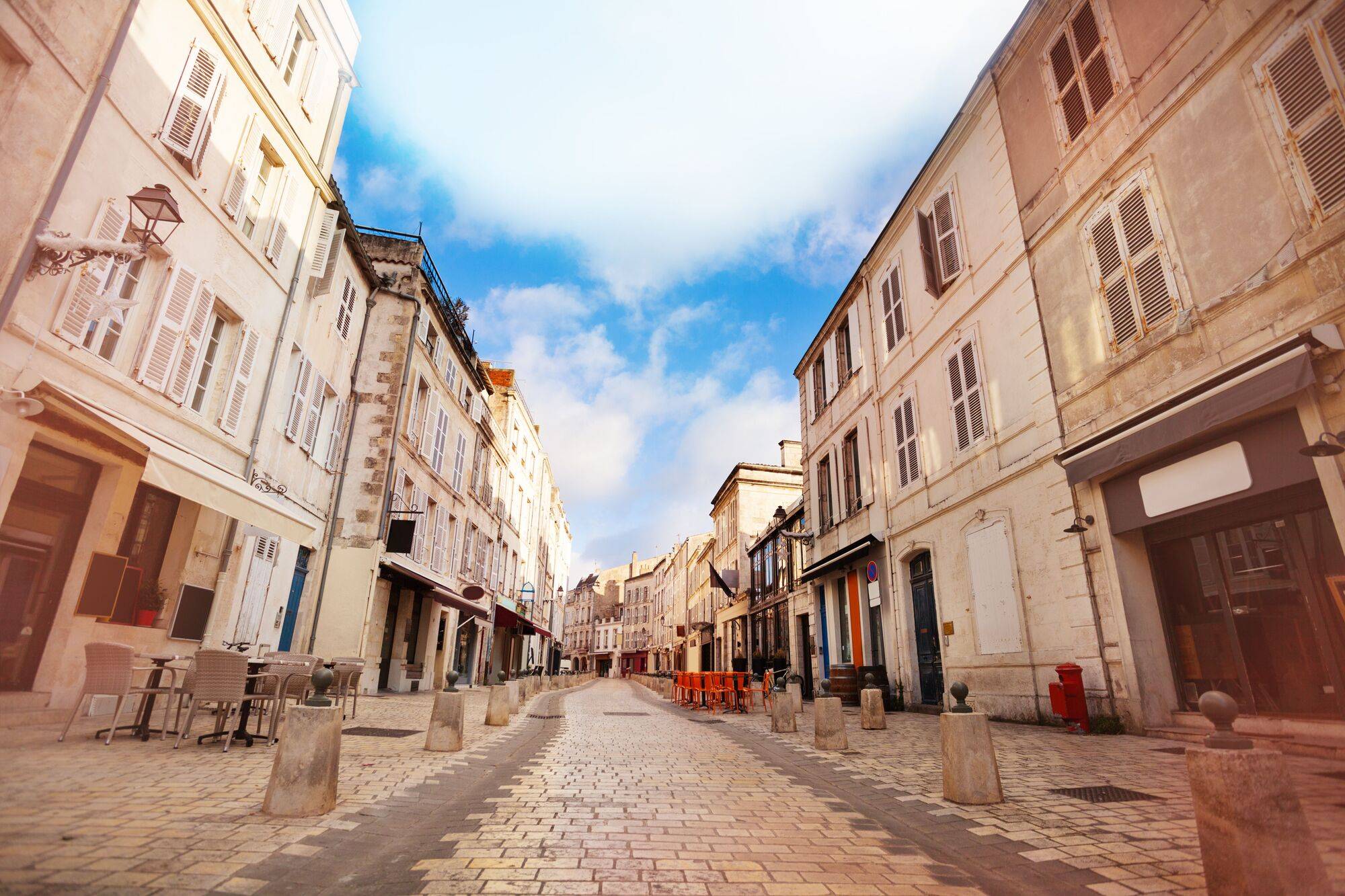 location_france_Rue_St_Jean_du_Perot_in_La_Rochelle_bcde01167a-1.jpg