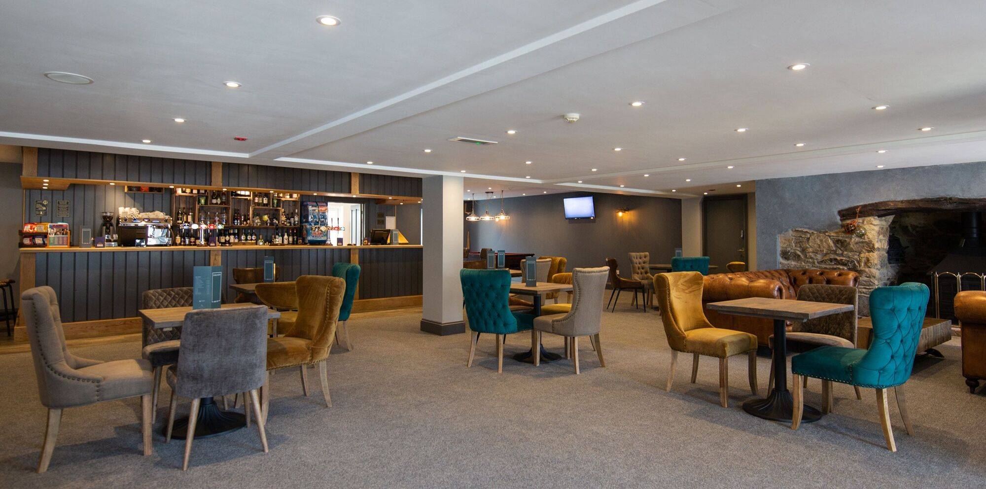 newperran_hillview_eatery_dining_a4f2db8b21.jpg