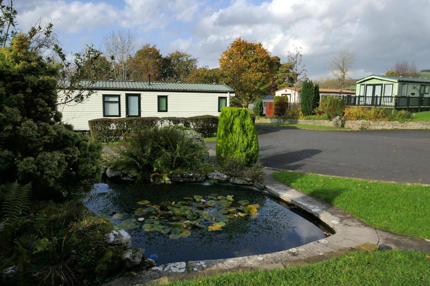 picturesque_pond_570661f98e.jpg